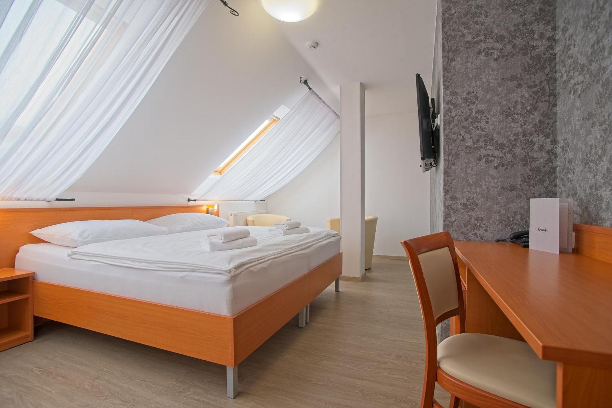Wine Wellness Hotel Amande Hustopeče Екстериор снимка