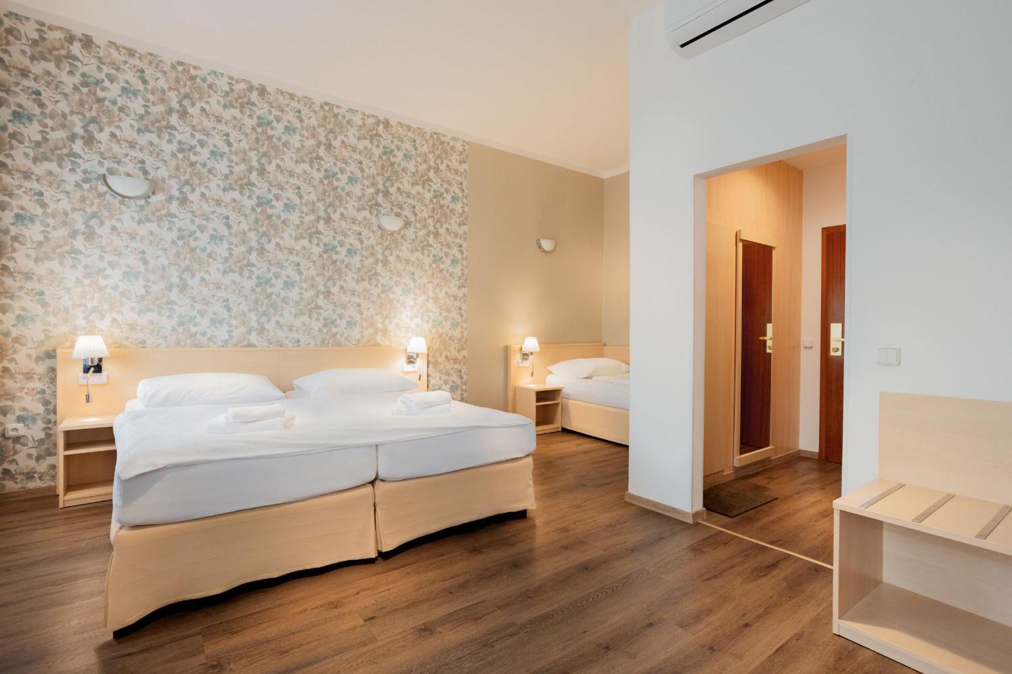 Wine Wellness Hotel Amande Hustopeče Екстериор снимка