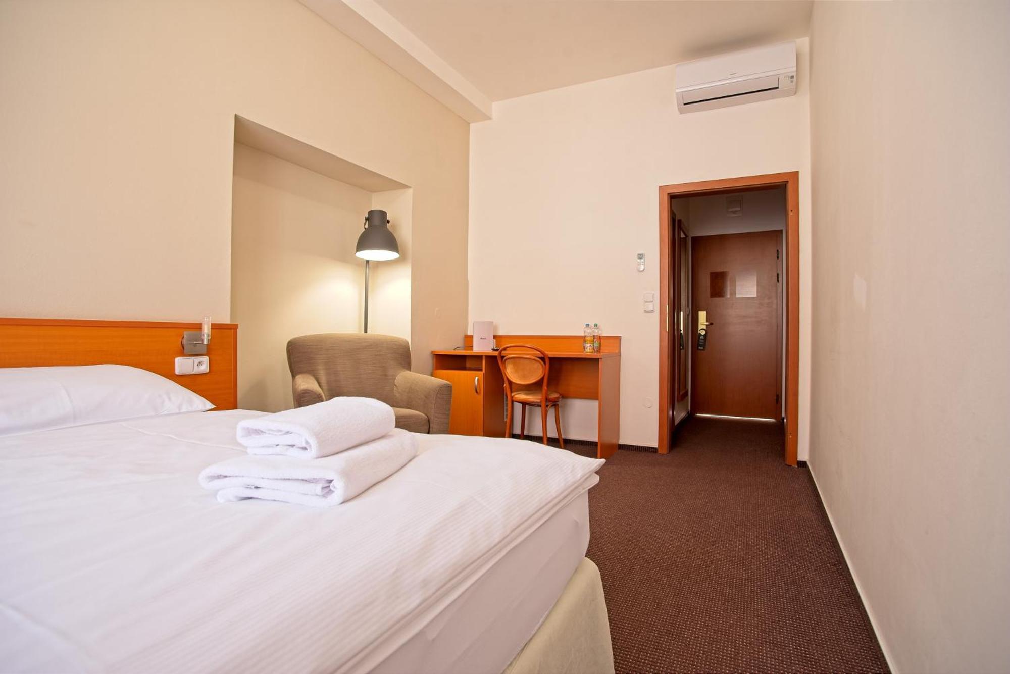 Wine Wellness Hotel Amande Hustopeče Екстериор снимка